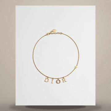 DIOR Halskette mit goldfarbener Metalloberfläche und funkelnden Kristallen N1308DVOCY_D301 158713433 [P]