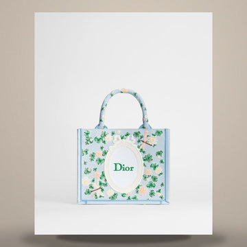 DIESEL ブックトートストラップバッグ スモール マルチカラー 水辺の百合刺繍 & メダリオン (26.5 x 22 x 14cm) M1404OEMJ_M20E 158713557 [P]