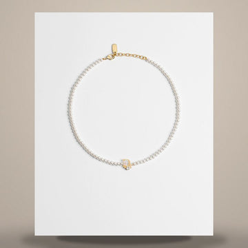 DIOR Kreuzanhänger mit goldfarbener Metall-Oberfläche, weiße Harzperlen, Kristalle, pink lackiert N4065WOMLQ_D216 158728061 [P]