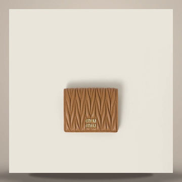 MIU MIU ナッパレザー二つ折り財布 158758861 [P]