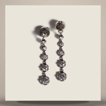 DIOR Metall-Pendelohrhänger mit Kristallverzierung 5IO327_2IET_F04KZ 158795524 [P]