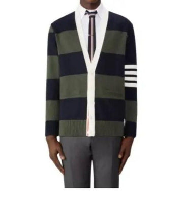 THOM BROWNE コットンラグビーポロ4バー ローズアイコン Vネックカーディガン MKC543A Y3016 320 152201070 [P]