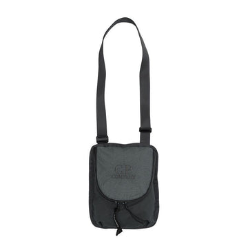 CP COMPANY Kreuzkörper mit Logo-Stickerei aus hochwertigem Papier-Touch in Charcoal Grau 19CMAC119A 110188G 978 150067789 [P]