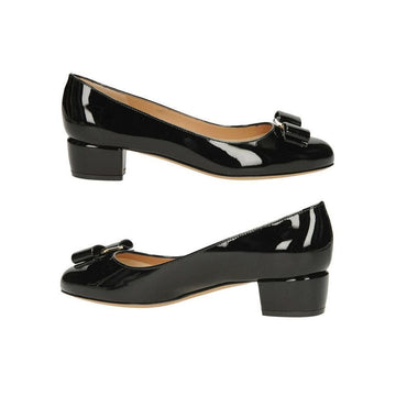 SALVATORE FERRAGAMO VARA 1 光沢ポンプヒール ブラック 0591963 150068002 [P]