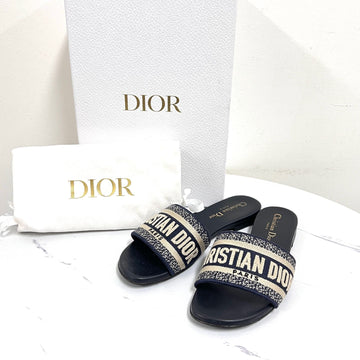 DIOR デュウェイ 刺繍 コットン ミュール スリッパ ダークブルー (KCQ166ERC) 159304009 [P]