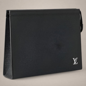 Louis Vuitton Pochette Voyage Taiga M30450 127216740 [P]
