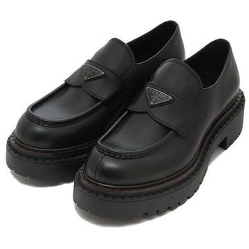 PRADA Lackdreieck-Logo Loafer (2DE148 070 F0002) 132488382 [P]