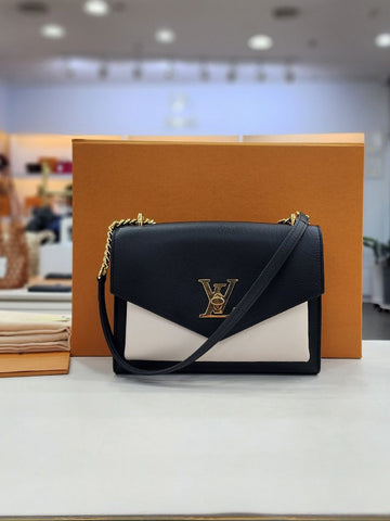 Louis Vuitton BB Chain Shoulder Bag with Interior Chip M82121 159458849 [P]