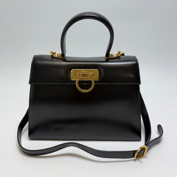 SALVATORE FERRAGAMO 間違いなくアイコニックなゴールドのガンチーニクロージャーの2WAYトートバッグ 159647758 [P]