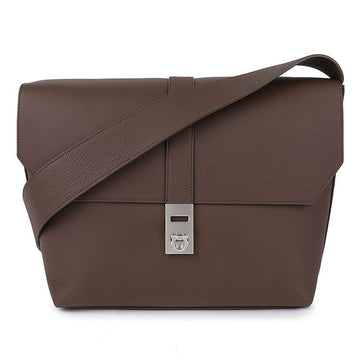 SALVATORE FERRAGAMO メッセンジャーバッグ 24-1401 75872681 [P]