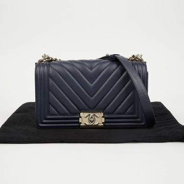 CHANEL Medium Chevron Calfskin Shoulder Bag Navy Gold 158781245 [P]