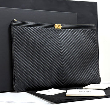 CHANEL Boy Chevron Clutch Bag Schwarz 159694816 [P]