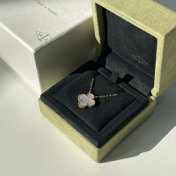 VAN CLEEF & ARPELS Vintage Alhambra Halskette aus Perlmutt in Gelbgold ARA45900 159720850 [P]