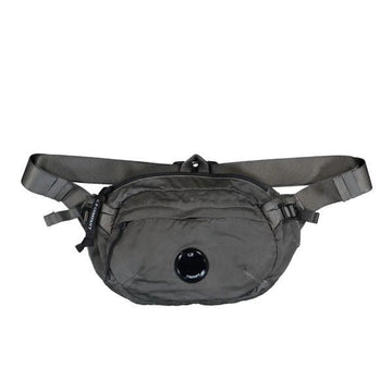 CP COMPANY ナイロン クロスボディ パック 158101652 [P]