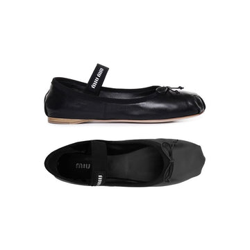 MIU MIU Ballerinas aus Leder mit Logo-Gurt schwarz 159745256 [P]