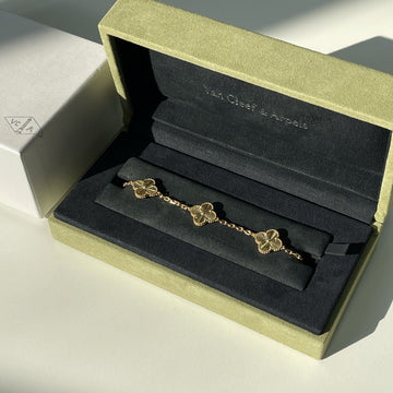 Van Cleef & Arpels Vintage Alhambra Guilloché 5 Motifs Bracelet Yellow Gold VCARP3JK00 159764055 [P]