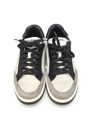 CHANEL Sneaker mit Lettering Grau & Schwarz (G45085) 159765617 [P]
