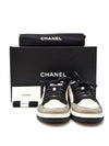 CHANEL Sneaker mit Lettering Grau & Schwarz (G45085) 159765617 [P]