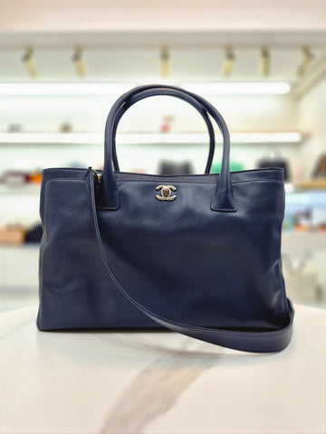 CHANEL Surf Bag Schultertasche mit Silberdetails 17. Serie A15206 159855205 [P]