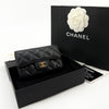 CHANEL Klassische Caviar-Kartenetui mit goldfarbenem Logo 160079674 [P]