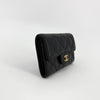 CHANEL Klassische Caviar-Kartenetui mit goldfarbenem Logo 160079674 [P]