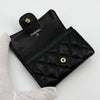 CHANEL Klassische Caviar-Kartenetui mit goldfarbenem Logo 160079674 [P]