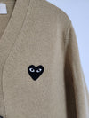 COMME DES GARCONS Karokardigan in Beige mit schwarzem Aufnäher für Herren AZ-N024 160085351 [P]