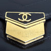 CHANEL Chevron Clutch Bag mit Goldverschluss Schwarz 160092659 [P]