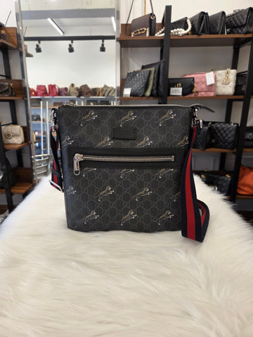 GUCCI Supreme Tiger Print Messenger Bag (474137) 160108788 [P]