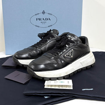 PRADA 三角ロゴレザー女性スニーカー (1E804M) 160160175 [P]