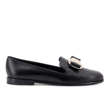 SALVATORE FERRAGAMO 26 ニューバラ プレート ローファー 156559107 [P]