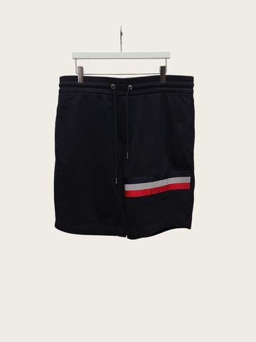 MONCLER Schwarze M3D Logo Stickerei Shorts mit drei Streifen 160418973 [P]