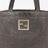 FENDI Juka Schultertasche Perlgrau 159409400 [P]
