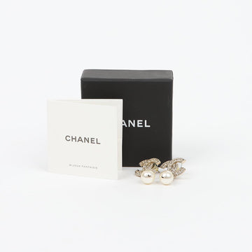 CHANEL CC Logo Pearl Drop Earrings Gold 159517295 [P]