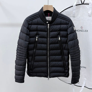 MONCLER Leichte Daunenjacke Schwarz Größe 4 160431862 [P]