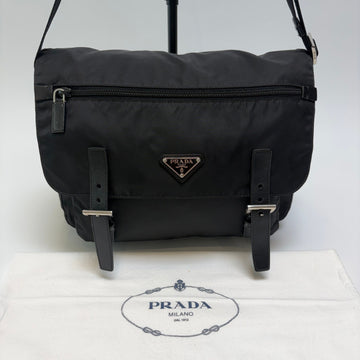 PRADA ダブルバックルメッセンジャーバッグ ユニセックス クロスバッグ (上級, 新型) 608-29 160466409 [P]
