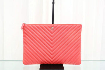 CHANEL キャビアシェブロンクレンジLarge a82552 160624348 [P]