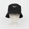 PRADA ナイロン三角ロゴブラックバケットハット 160363440 [P]