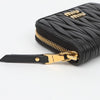 MIU MIU Matelassé Kompakt-Leder Damen Geldbörse Schwarz 159081754 [P]
