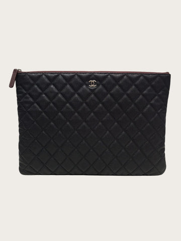 CHANEL Klassische Clutch aus schwarzem Kaviar mit Silberbeschlägen, groß, Nr. 30 160701828 [P]