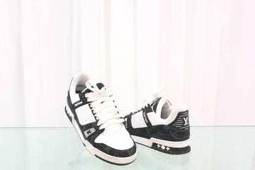 LOUIS VUITTON Trainer Sneakers in Monogram Schwarz 1A9JGA 160852516 [P]