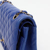 CHANEL Klassische Umhängetasche aus Lammleder mit Klappe, mittelgroß, goldfarben, blau 160756317 [P]