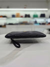 SAINT LAURENT Klein Matelassé Clutch in Schwarz mit goldener Hardware 379039 161010262 [P]