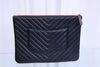 CHANEL Lammleder New Medium Chevron Clutch A82545 161106114 [P]