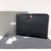 THOM BROWNE Dokumenten Clutch Tasche Schwarz (MAC074A) 161165401 [P]