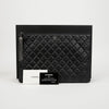 CHANEL Kleine Clutch mit CC-Logo und Anhänger 160966675 [P]