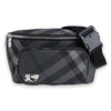 BURBERRY メンズ チェック グリッド ベルトバッグ (チャコール) 8097411 15939 133083870 [P]