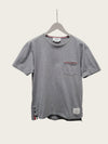 THOM BROWNE Graues Dreistreifen-Jersey-Poloshirt mit Tasche 161507965 [P]