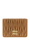 MIU MIU ナッパレザーの二つ折り財布 156799841 [P]