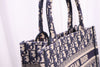 DIOR Kleine Buch-Tote M1265ZRIW M828 162996565 [P]